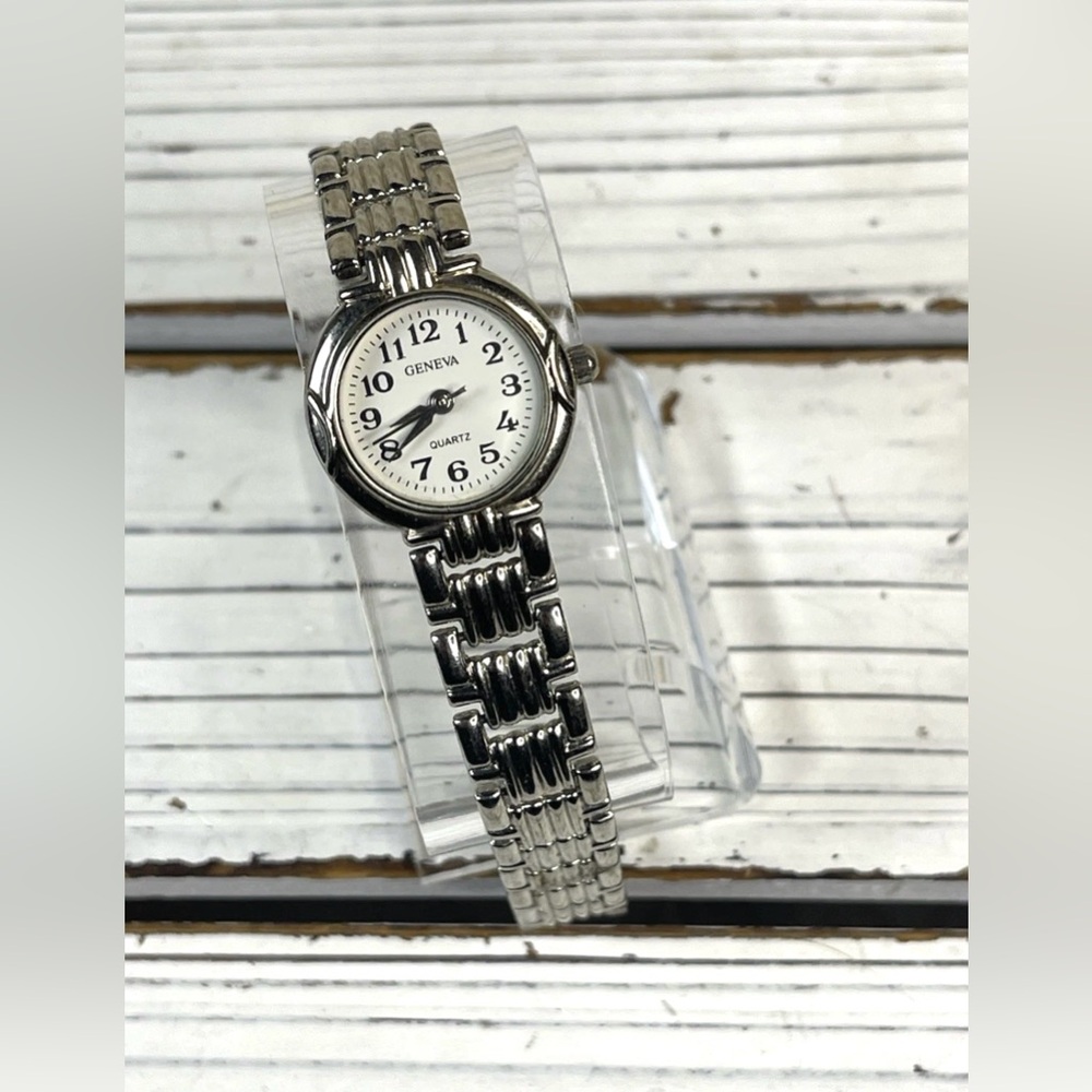 NEW BATTERY Geneva Classic Quartz Women's‎ Watch Easy Reader Silver Chrome